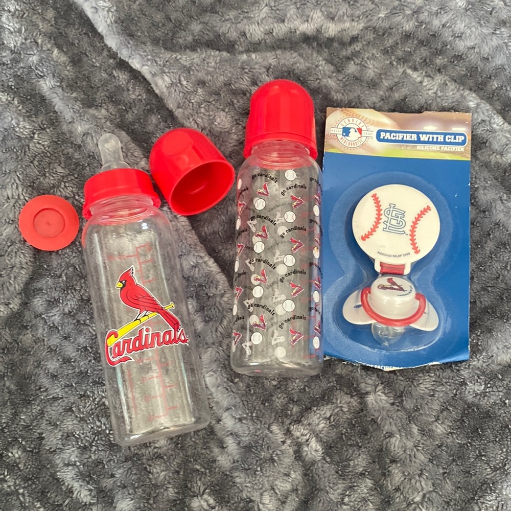 EC St Louis Cardinals MLB Baseball baby set Cardinals bottles pacifier holder